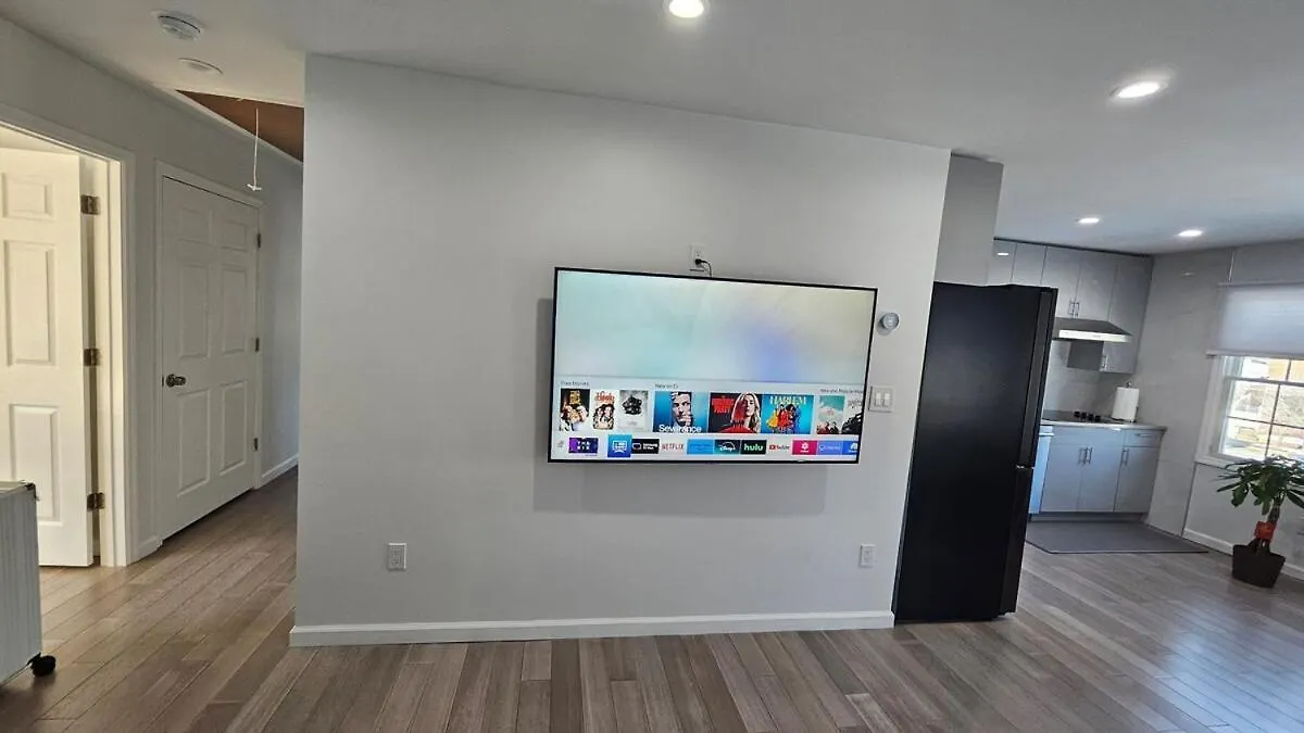 3 Bedroom Renovated Model House New York 0*,  États-Unis