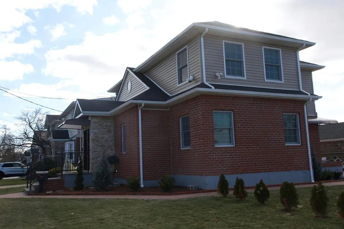 Villa 3 Bedroom Renovated Model House New York
